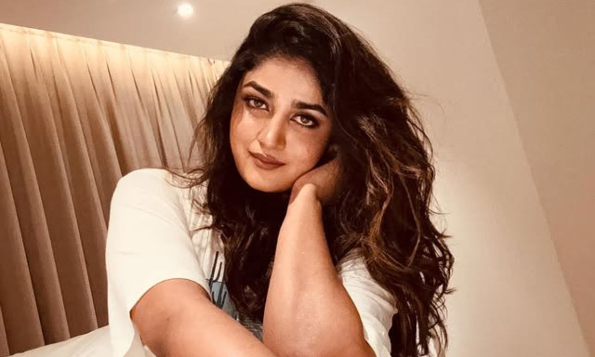 Dimple Hayathi Bio, Height, Weight, Age, Family, Movies & More